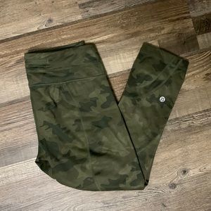 Lululemon Camo Capris - Size 4